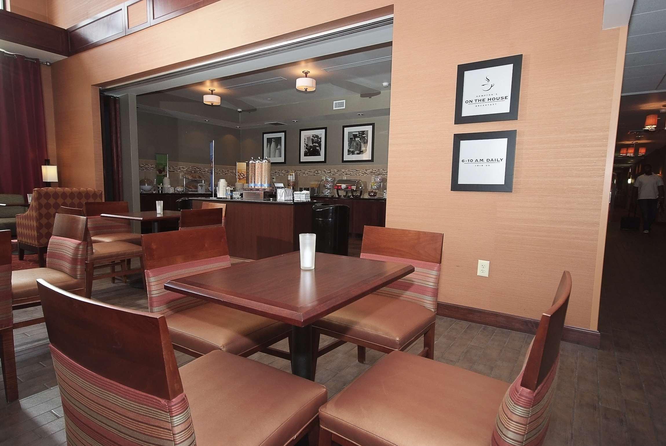 Hampton Inn & Suites Vineland Restaurant photo