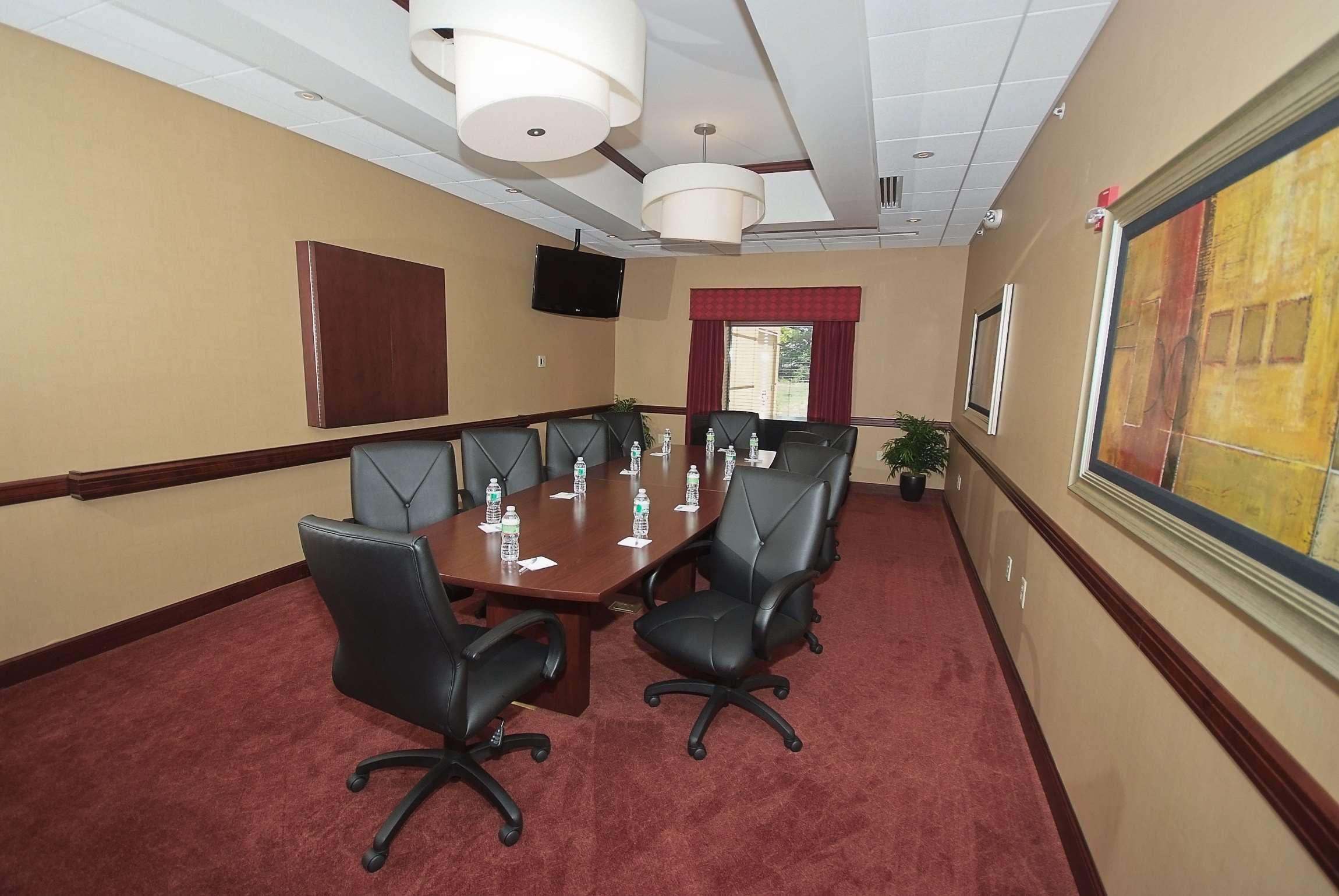 Hampton Inn & Suites Vineland Business photo